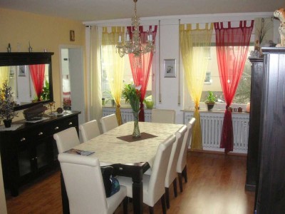 Sonnige 2 Zimmerwohnung 55m², mit schönem Bad, Küche, Gartennutzung, Keller etc.