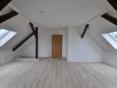Einziehen und Wohlfühlen! Gemütliche Dachgeschosswohnung + 2 NKM sparen*