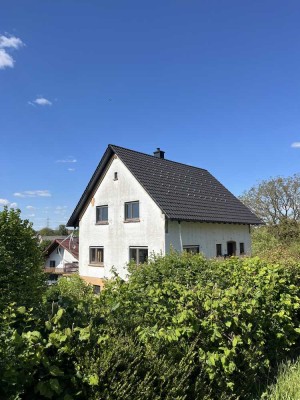 Von Privat: Idyllisch gelegenes Sanierungsobjekt mit Weitblick und großem Grundstück