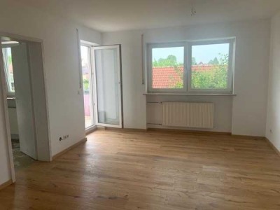 Hübsche 56m² Wohnung in Rödental - frisch renoviert - Echtholzparkett - großer Balkon - Stellplatz!