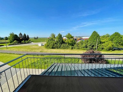 Freundliche 2-Zimmer-DG-Wohnung mit gehobener Innenausstattung mit Balkon und EBK in Denklingen