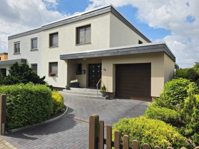 Gepflegte Doppelhaushälfte, neue Küche, überdachte Terrasse