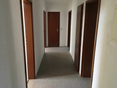 4-Zimmer-Wohnung in Herne Sodingen, tapeziert, Laminat, Balkon und Gäste WC