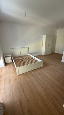 Lichtdurchflutetes Lifestyle Apartment in Stadt/Uninähe (teilmöbliert)
