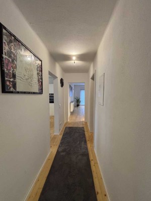 Attraktive 3-Zimmer Wohnung mit optional zusätzlich zu vermietender großen Garage/Werkstatt