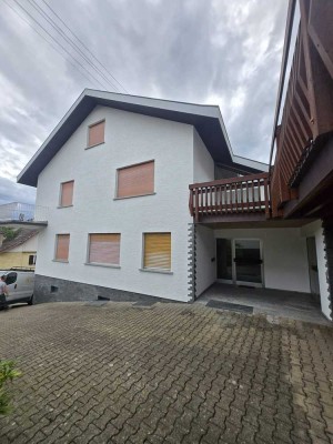 Geschmackvolles 7-Zimmer-Einfamilienhaus mit geh. Innenausstattung und EBK in Baden Baden Varnhalt