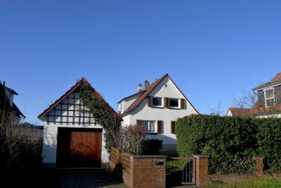 Charmantes Einfamilienhaus mit Gartenparadies in Seeheim