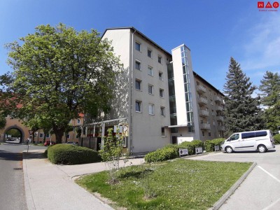 Sanierte Familienwohnung vereint höchsten Wohnkomfort mit einer entspannten Grünlage und herrlichem Ausblick! Freuen Sie sich auf ein durchdachtes, flexibles Raumkonzept – perfekt für modernes Wohnen. Jetzt dank KI-Visualisierung realitätsnah erleben!