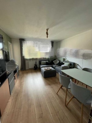 Modernisierte 2-Zimmer-Wohnung mit Balkon und Garage