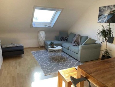 Helle, 3-Zimmer-DG- Wohnung mit Gartennutzung und EBK in Toplage in Stuttgart-Möhringen