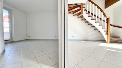 Endetage/Maisonette mit Loft-Charme & Sonnenbalkon in Toplage – nur 2 Min. zum Fährhafen, neue EBK!