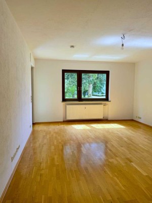 Stilvolle, renovierte 3-Zimmer-Wohnung mit Balkon und Einbauküche