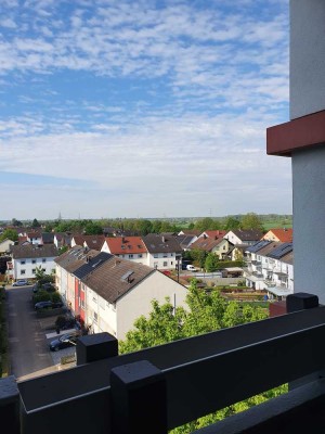 Sonnige 3 Raumwohnung mit 2 Balkone und TG Stellplatz