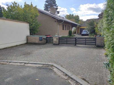 Saniertes Einfamilienhaus am Waldrand mit Sonnenterrasse, Garten, Teich und PKW-Stellplatz