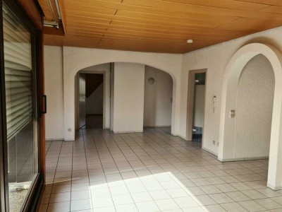 Helle 3,5-Zimmer Dachgeschosswohnung mit Balkon in Bad Friedrichshall