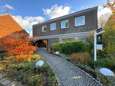 Ein Haus mit vielen Möglichkeiten – großzügiges Einfamilienhaus mit Schwimmhalle und Naturteich