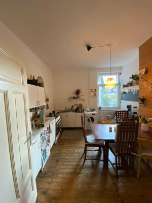 3 ZKB Altbauwohnung mit Balkon!