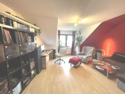 Bad Homburg:  In bevorzugter ruhiger Wohnlage!, 2 Zi Dachgeschoß Etw, Taunusblick, PKW TG EP