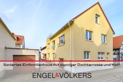 Saniertes Einfamilienhaus mit sonniger Dachterrasse und Hof!