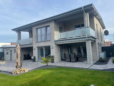 Exklusives Zweifamilienhaus - Villa - mit Pool