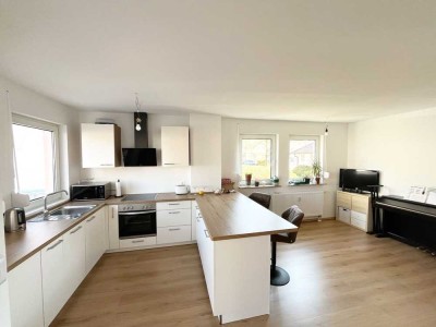 Moderne 2 Zimmer Erdgeschosswohnung mit Terasse und EBK zu vermieten