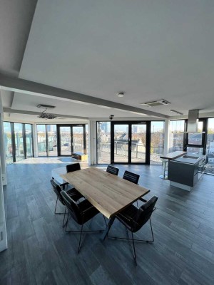 Geschmackvolle, modernisierte 4-Zimmer-Penthouse-Wohnung mit geh. Innenausstattung mit EBK