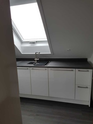 Sonnige, helle 5-Zimmer-DG-Wohnung mit Einbauküche und Balkon ab 15.10.2025 zu vermieten