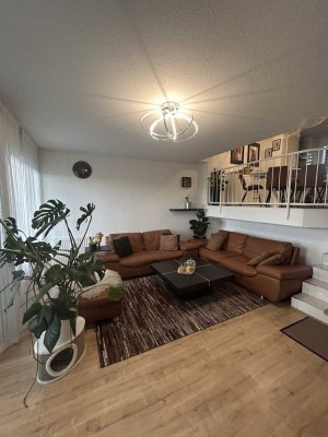 Seltene 4-Zimmer-Maisonette-Wohnung mit geh. Innenausstattung, Balkon und EBK