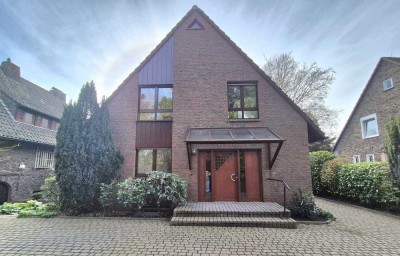 Freistehendes Einfamilienhaus mit Garten - Renoviert in schöner Lage !