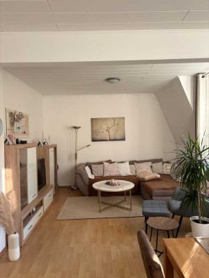 Schöne 2-Zimmer Altbauwohnung mit Balkon
