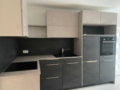 Stilvolle 4,5 bis 5,5-Zimmer-Wohnung mit EBK und 2 Balkonen in Frankfurt-Kalbach