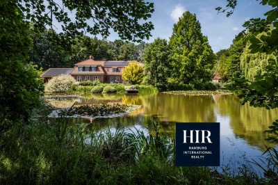 Einmaliges Herrenhaus-Ensemble mit Park, Teich und Nebengebäuden in Alleinlage