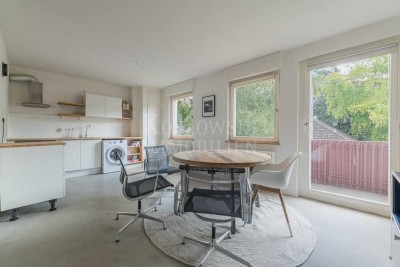 Im schicken Design vollmöbliert - Hochwertige 2 ZKB mit Balkon!