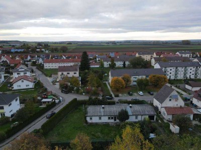 Bungalow in guter Lage, sehr stark sanierungsbedürftig.