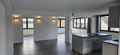 Exklusive 2-Zimmer-Loft-Wohnung mit gehobener Innenausstattung mit Balkon und EBK in Neuenbürg