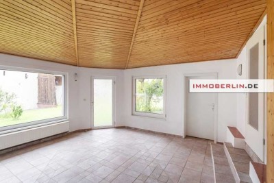 IMMOBERLIN.DE - Fantastischer Vierseithof mit gepflegtem Wohnhaus in ländlicher Lage zwischen Wald u