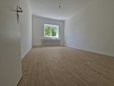 PROVISIONSFREI & BEZUGSFREI: Renovierte Eigentumswohnung mit großer Terrasse