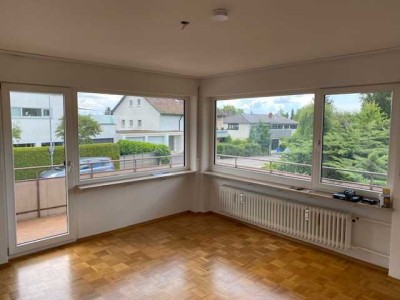 Ruhige, schöne attraktive 2-Zimmer Wohnung mit Balkon in Konstanz-Wallhausen