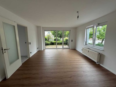 Frisch modernisierte 1,5-Zimmer-Wohnung mit Terrasse und Tiefgaragenstellplatz in schöner Lage