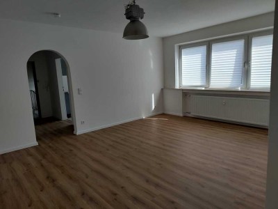 3-sanierte Zimmer-Wohnung mit Balkon in Duisburg-Neumühl + 1 Zimmerwohnung auf derselben Etage