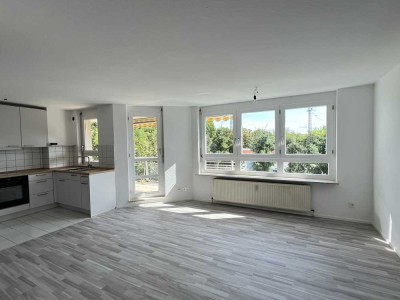 Neu renoviert 2-Zi. Wohnung mit EBK und Balkon