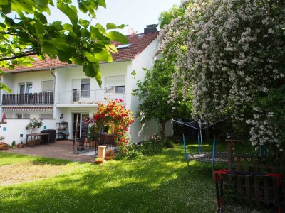 Vollständig renoviertes Reihenendhaus mit schönem großen Garten