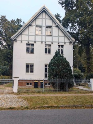 Von Privat: Ansprechendes Landhaus mit großem Garten und direktem Zugang zum Lindenweiher (Biotop)