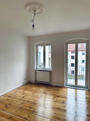 Schmuckstück im Zentrum - Einraumwohnung mit Wohnküche und Balkon