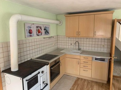 Einfamilienhaus mit großzügigem Hofraum, eigenen Garten u. Garage