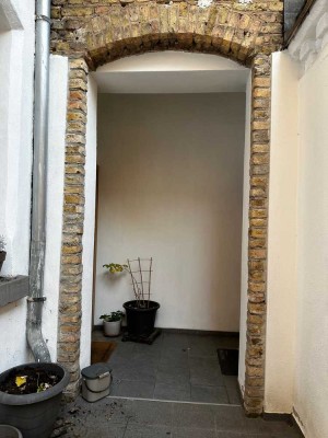 Mz.-Neustadt, ruhige 2 ZiKüB im Hinterhaus, ca. 61 qm