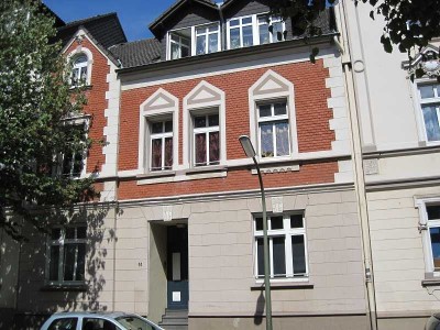 Geräumige Dachgeschosswohnung im ruhigen Haus mit Balkon