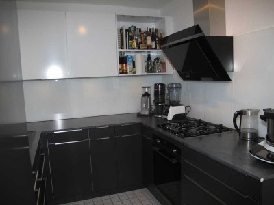 Stilvolle, modernisierte 2-Zimmer-Wohnung mit gehobener Innenausstattung mit EBK in Stuttgart