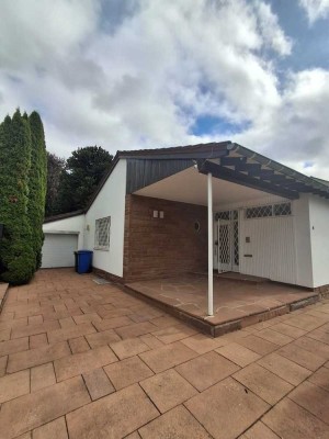 Mediderraner Bungalow auf 150qm, am Stadtrand Düren, sucht kleine Familie mit 1-2 Kindern