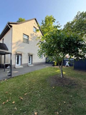 Solides 2-Fam.-Haus mit sep. Eingängen... ideal für Alt u. Jung - sofort zu beziehen!